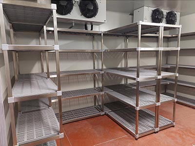 Τελική κατασκευή ραφιών στον χώρο